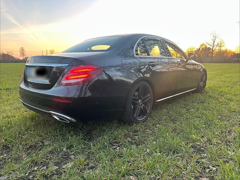 Gebraucht Mercedes E200 AMG 184 PS (135 kW) 2017 Schwarz Limousine