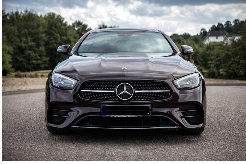 Gebraucht Mercedes E300 265 PS (194 kW) 2022 Rot Coupé