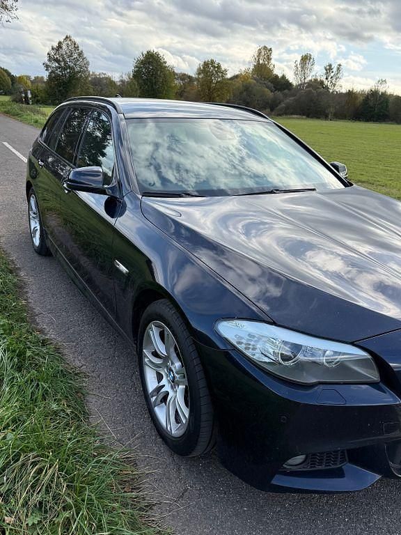 Schwarz Gebraucht 2011 BMW 528 Performance Kombi | 8.790 € (Fairer Preis) - Bild 1/4