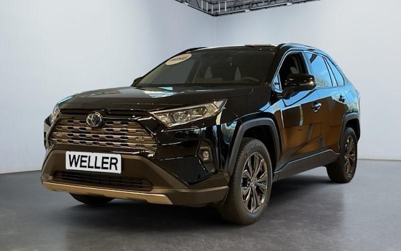 Silber Neu 2024 Toyota RAV4 Hybrid Team SUV | 44.990 € - Bild 1/3