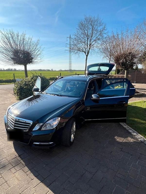 Gebraucht Mercedes E200 184 PS (135 kW) 2011 Schwarz Kombi