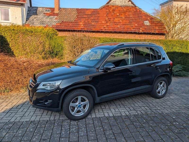 Gebraucht VW Tiguan Team 140 PS (102 kW) 2010 Schwarz SUV