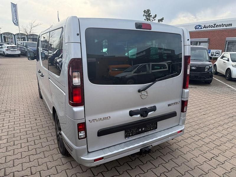 Gebraucht Opel Vivaro 125 PS (91 kW) 2018 Silber Van / Kleinbus