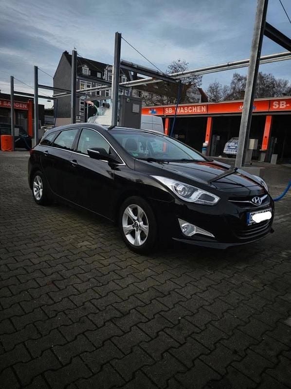 Gebraucht Hyundai i40 135 PS (99 kW) 2014 Schwarz Kombi