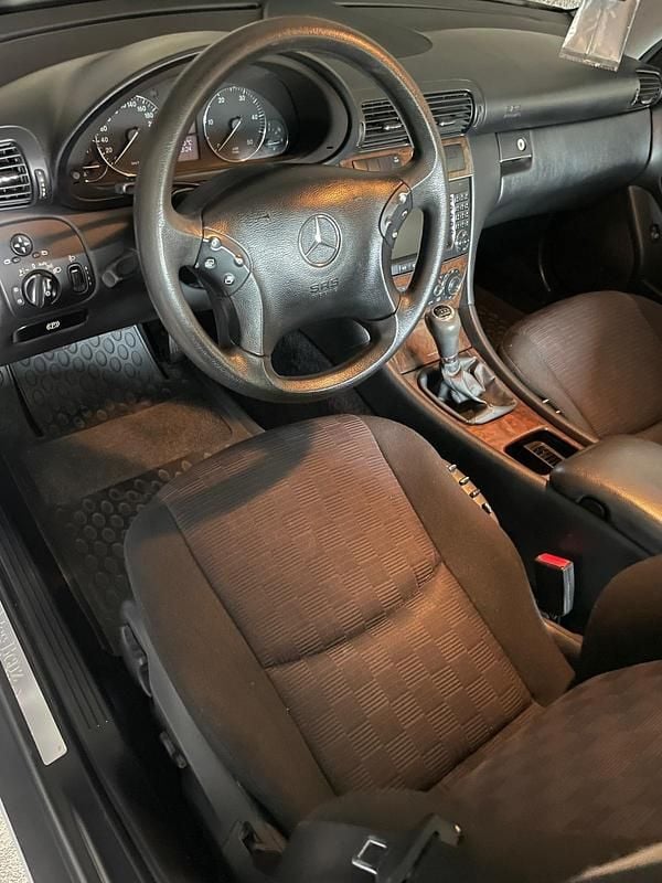 Gebraucht Mercedes C220 150 PS (110 kW) 2004 Silber Limousine