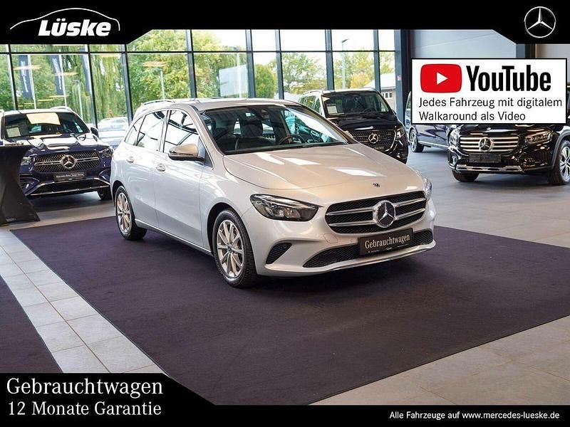 Silber Gebraucht 2019 Mercedes B200 Business Van / Kleinbus | 21.900 € (Etwas zu teuer) - Bild 1/4