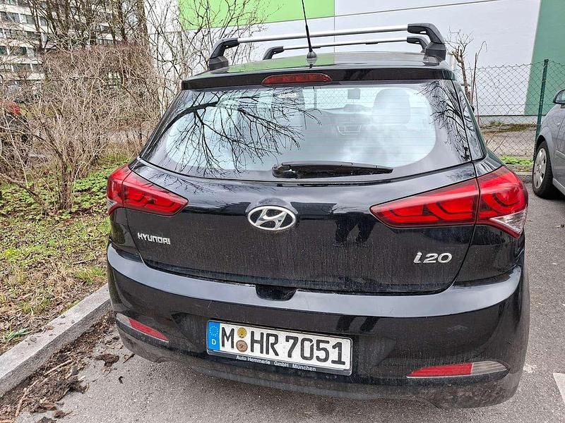 Gebraucht Hyundai i20 86 PS (63 kW) 2016 Schwarz Limousine