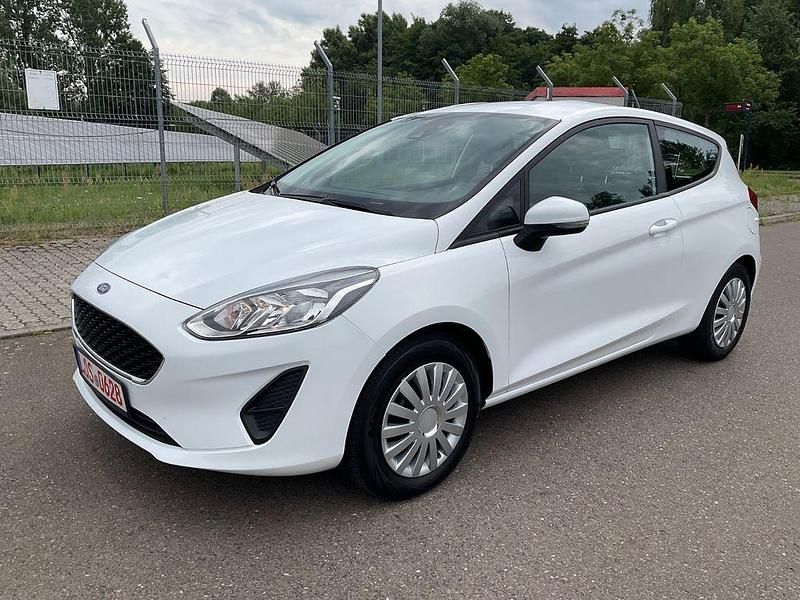 Weiß Gebraucht 2018 Ford Fiesta Trend Kleinwagen | 8.300 € (Fairer Preis) - Bild 1/4