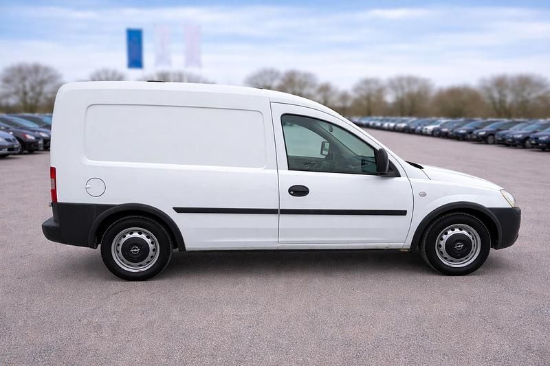 Gebraucht Opel Combo 75 PS (55 kW) 2011 Weiß Van / Kleinbus