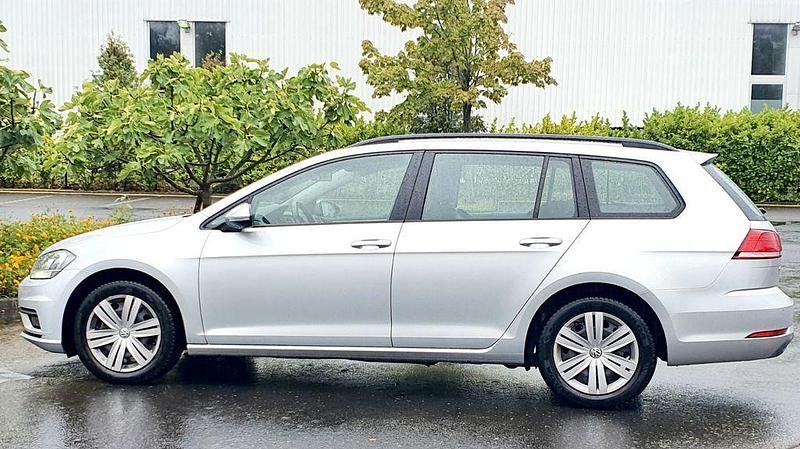 Silber Gebraucht 2018 VW Golf VII Limousine | 9.350 € (Guter Preis) - Bild 1/4