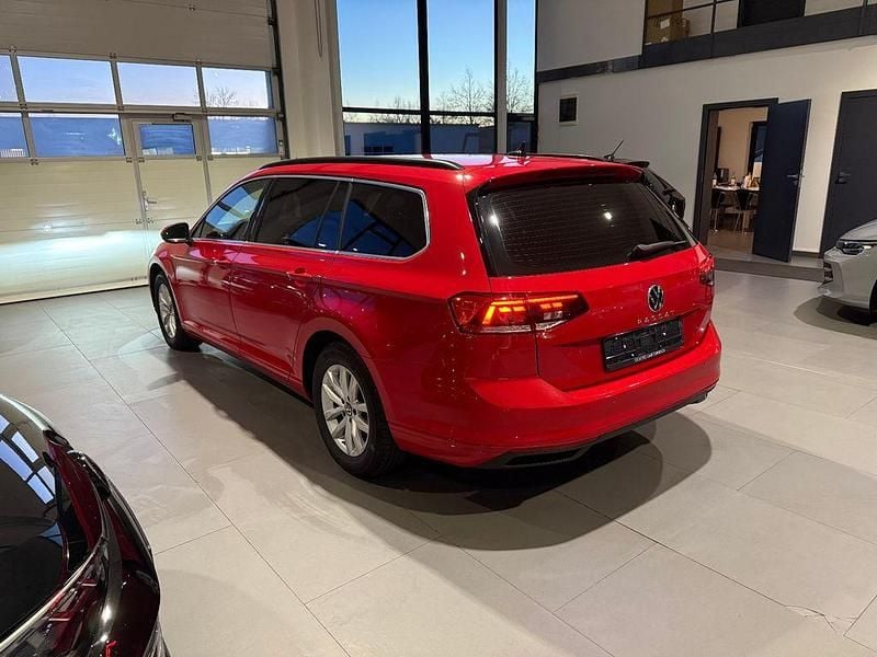 Gebraucht VW Passat Business 122 PS (89 kW) 2023 Rot Kombi