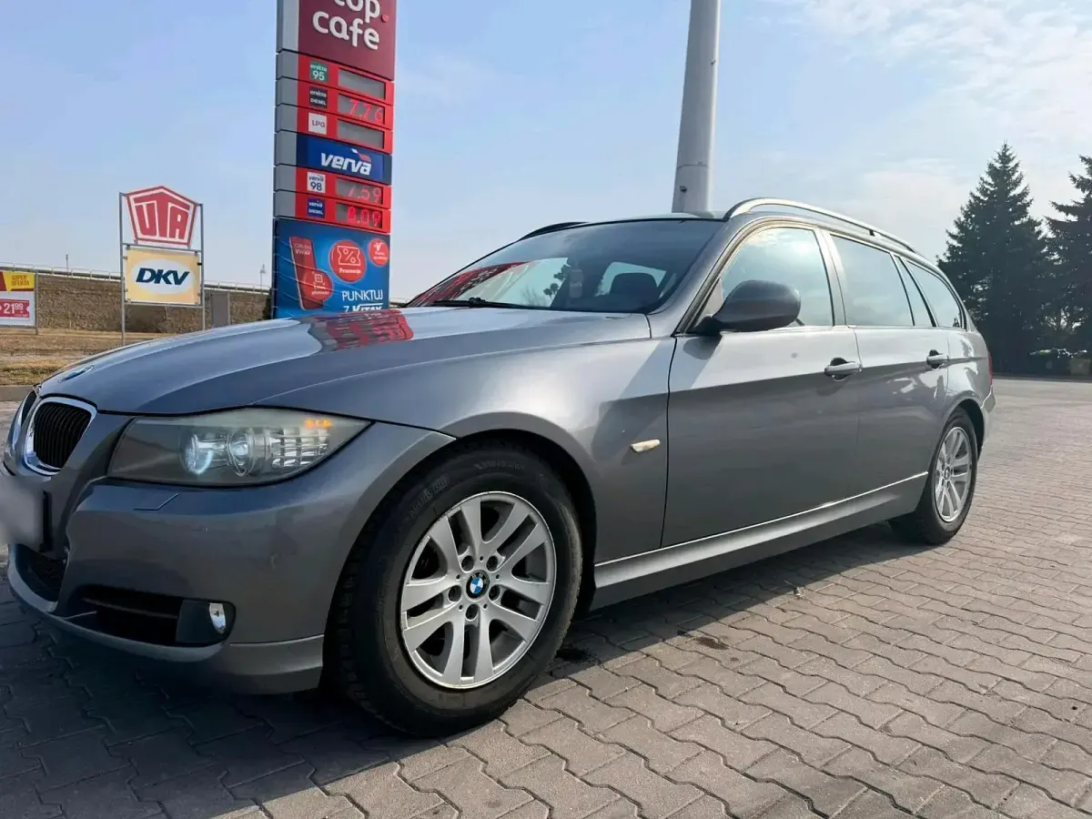 Gebraucht BMW 318 143 PS (105 kW) 2009 Grau Kombi