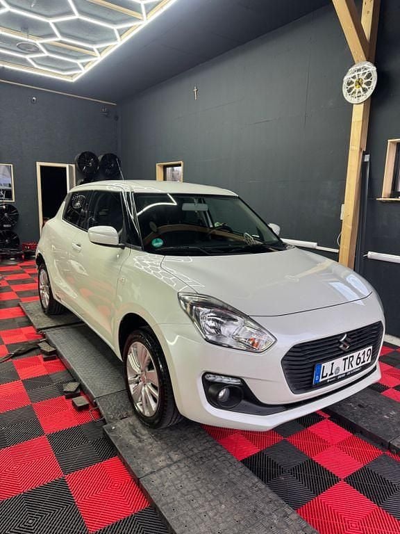 Gebraucht Suzuki Swift Comfort 90 PS (66 kW) 2017 Weiß Kleinwagen