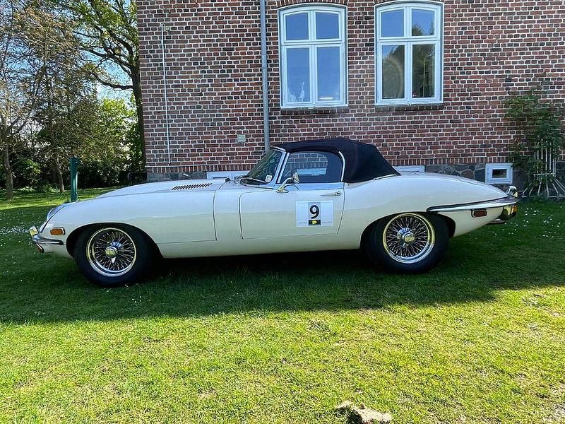 Second-hand Jaguar E-Type 200 CP (147 kW) 1969 Alb Cabrio