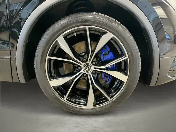 Second-hand VW Tiguan R 320 CP (235 kW) 2023 Negru SUV