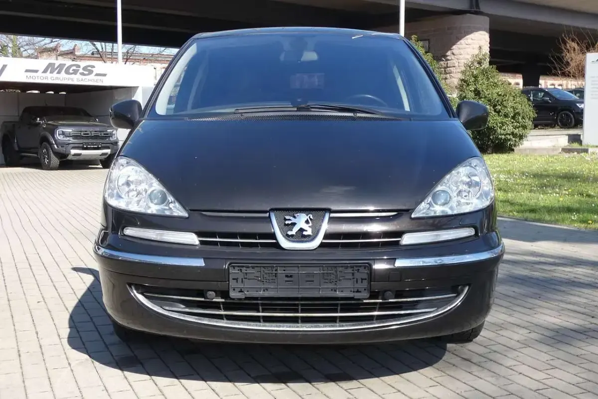 Gebraucht Peugeot 807 Tendance 163 PS (119 kW) 2011 Braun Van / Kleinbus