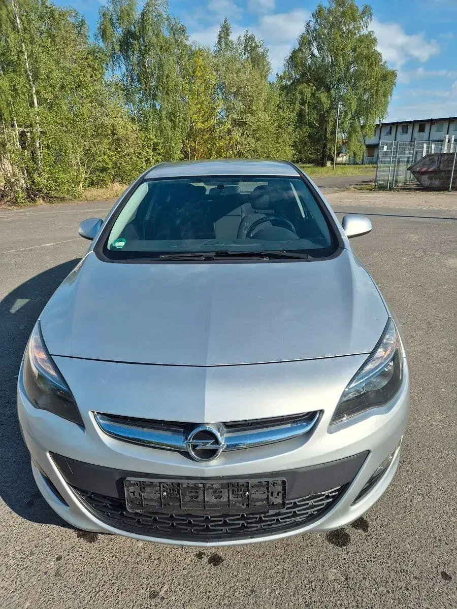 Gebraucht Opel Astra 116 PS (85 kW) 2014 Silber Kleinwagen