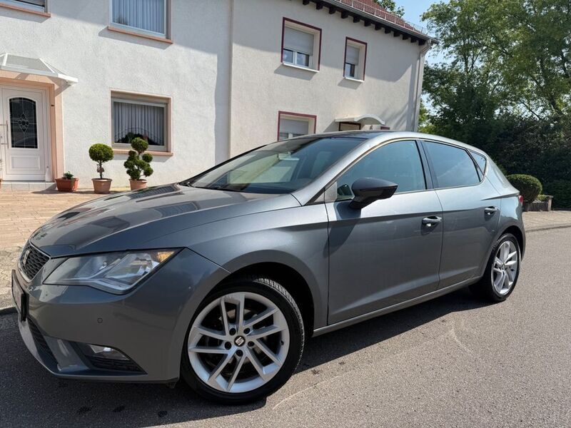 Grau Gebraucht 2013 Seat Leon Style Limousine | 4.500 € - Bild 1/4