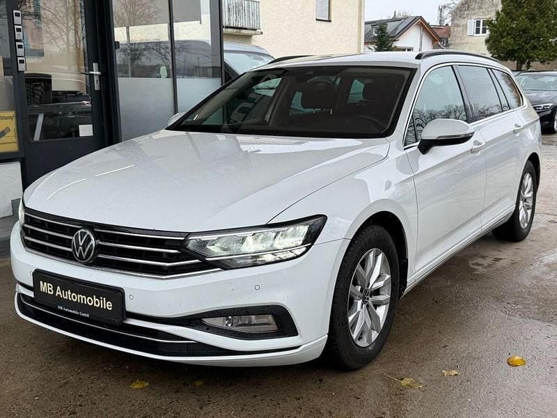 Weiß Gebraucht 2021 VW Passat Kombi | 19.490 € (Guter Preis) - Bild 1/4
