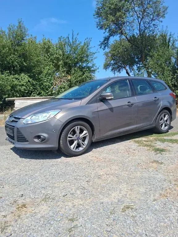 Gebraucht Ford Focus Trend 150 PS (110 kW) 2014 Braun Limousine
