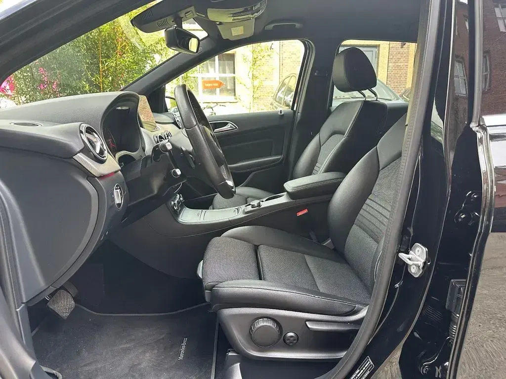 Gebraucht Mercedes B220 184 PS (135 kW) 2018 Schwarz Van / Kleinbus