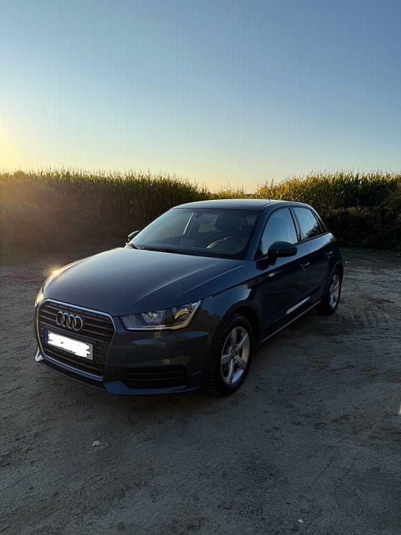 Blau Gebraucht 2015 Audi A1 Sportback Kleinwagen | 8.790 € (Fairer Preis) - Bild 1/4