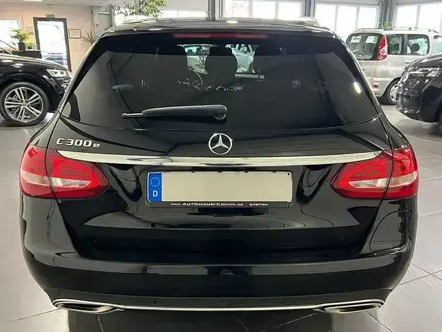 Gebraucht Mercedes C300e 211 PS (155 kW) 2020 Ung. schwarz  unilack Kombi