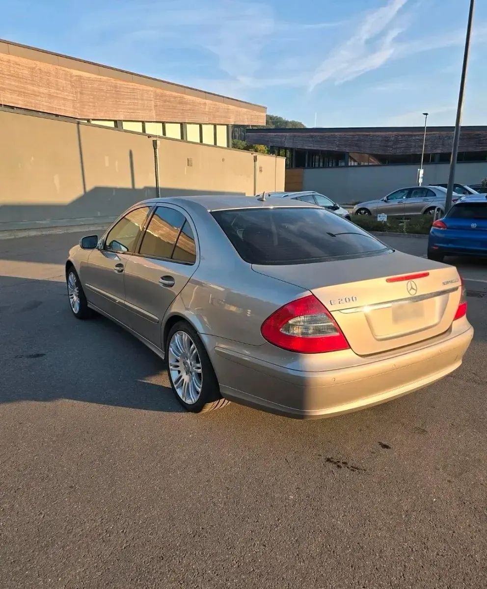 Gebraucht Mercedes E200 185 PS (136 kW) 2006 Grau Limousine