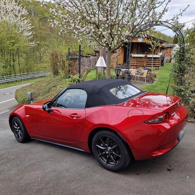 Second-hand Mazda MX5 131 CP (96 kW) 2015 Roșu Cabrio