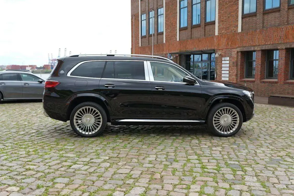 Neu Mercedes GLS600 Maybach 557 PS (409 kW) 2025 Obsidianschwarz  lack SUV