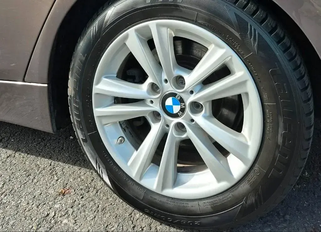 Gebraucht BMW 320 163 PS (119 kW) 2012 Braun Limousine