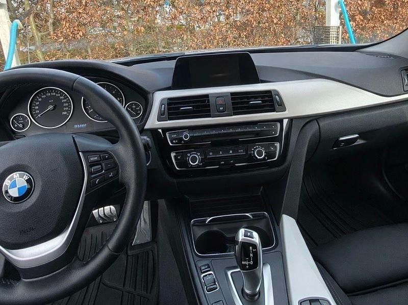 Gebraucht BMW 318 150 PS (110 kW) 2017 Grau Kombi