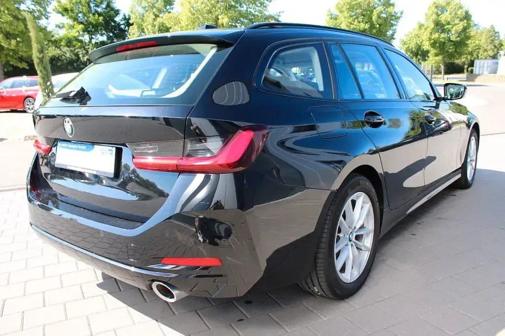 Gebraucht BMW 320 Performance 190 PS (139 kW) 2023 Schwarz Kombi