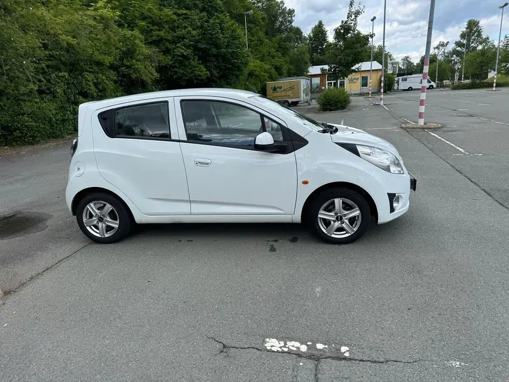 Gebraucht Chevrolet Spark LS 68 PS (50 kW) 2011 Weiß Kleinwagen