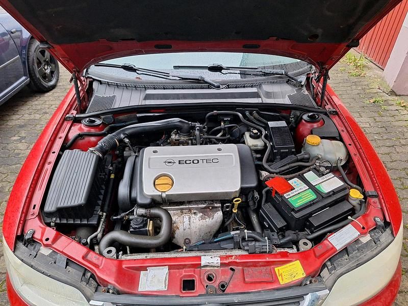 Rot Gebraucht 1999 Opel Vectra Limousine | 750 € (Guter Preis) - Bild 1/4