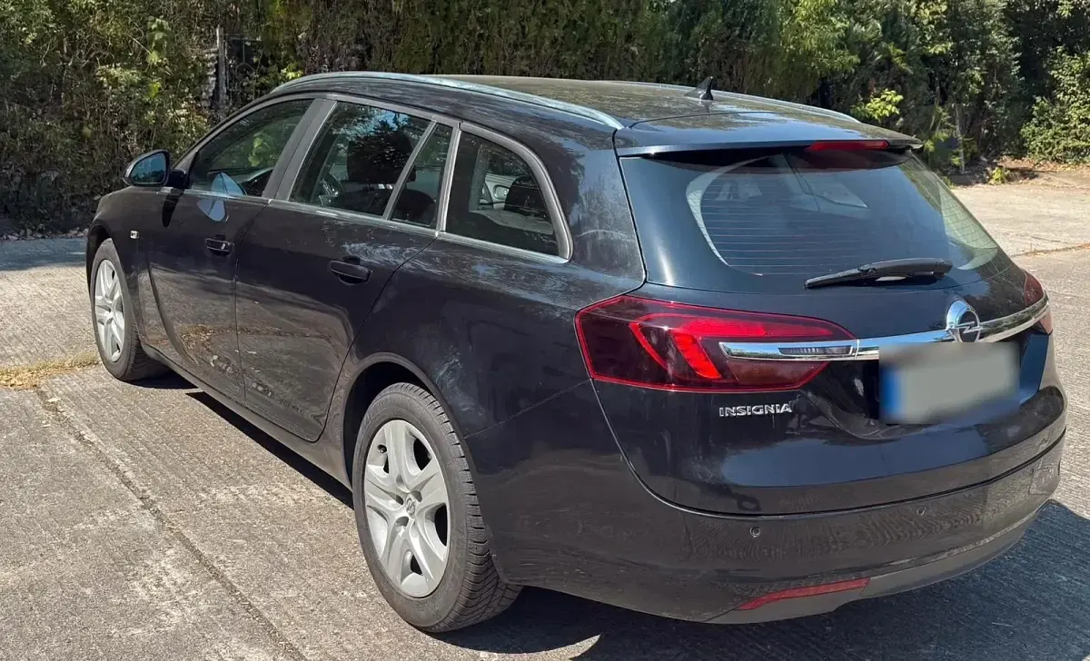 Gebraucht Opel Insignia 140 PS (102 kW) 2016 Schwarz Kombi