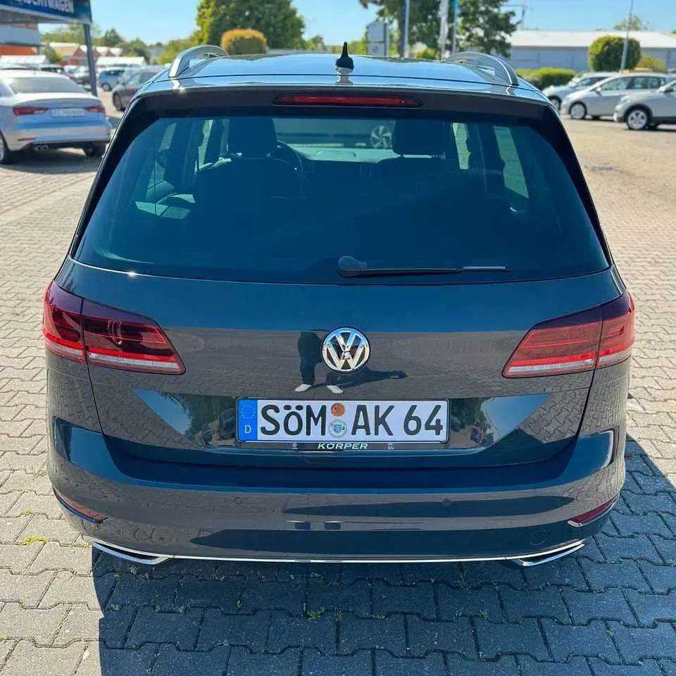 Gebraucht VW Golf Highline 150 PS (110 kW) 2021 Uranograu Van / Kleinbus