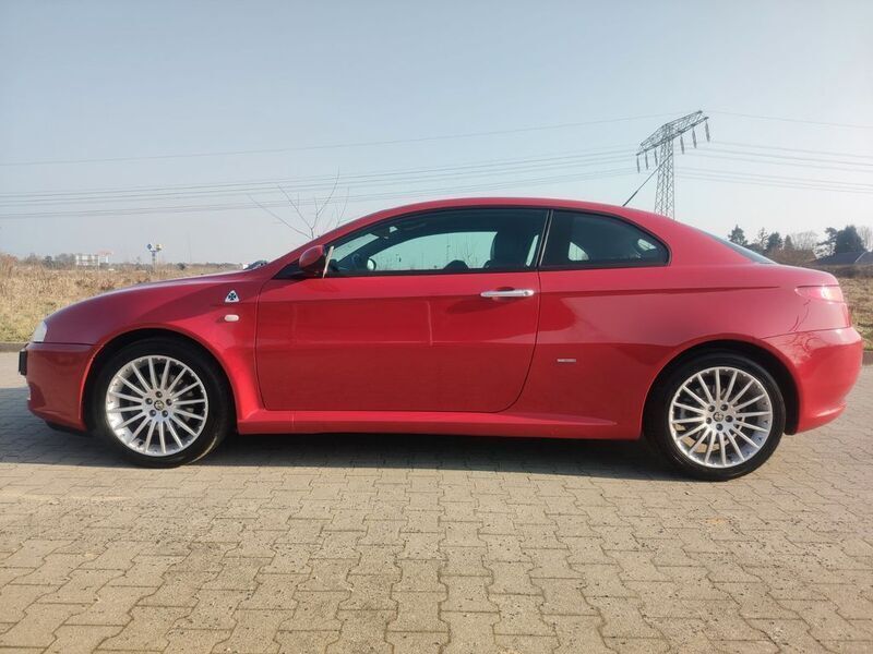 Rot Gebraucht 2004 Alfa Romeo GT Distinctive Coupé | 12.500 € - Bild 1/4