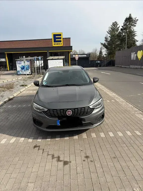 Usado Fiat Tipo Pop 95 CV (69 kW) 2017 Gris Berlina