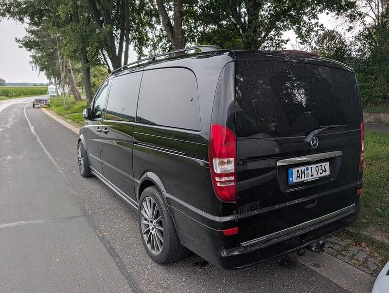 Schwarz Gebraucht 2013 Mercedes Viano Avantgarde Van / Kleinbus | 22.999 € (Teuer) - Bild 1/4