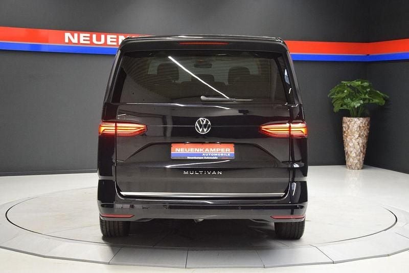 Gebraucht VW T7 Style 150 PS (110 kW) 2024 Schwarz Van