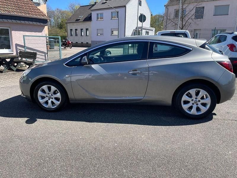Gebraucht Opel Astra GTC 140 PS (102 kW) 2016 Beige Coupé
