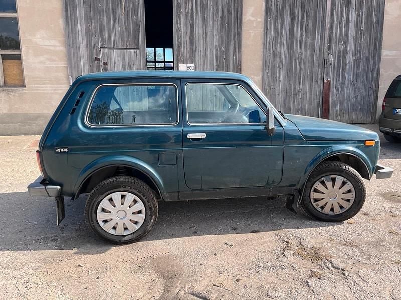 Grün Gebraucht 2009 Lada niva SUV | 4.200 € (Superpreis) - Bild 1/4