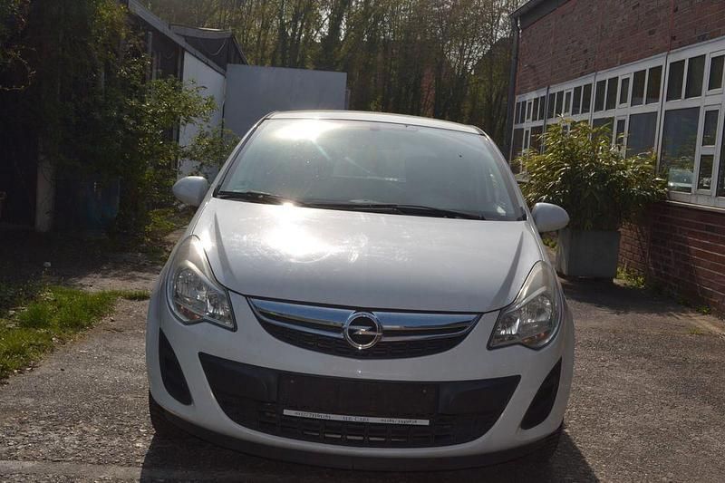 Gebraucht Opel Corsa 69 PS (50 kW) 2012 Weiß Kleinwagen