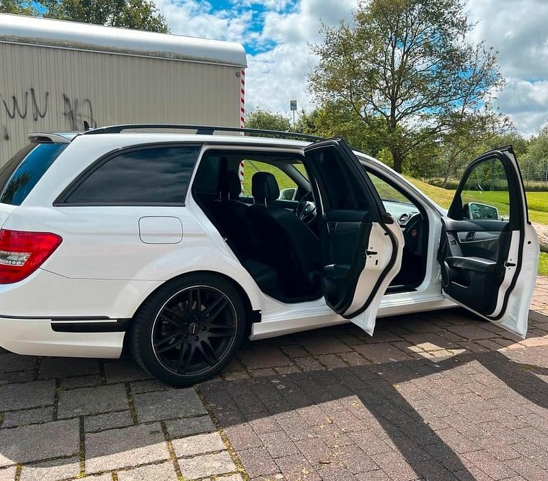 Gebraucht Mercedes 180 Avantgarde 156 PS (114 kW) 2014 Weiß Limousine