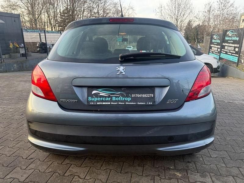 Gebraucht Peugeot 207 Tendance 95 PS (69 kW) 2011 Grau Limousine