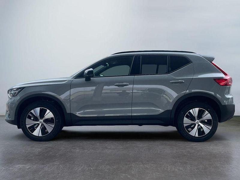 Neu Volvo XC40 Plus 163 PS (119 kW) 2025 Grau SUV