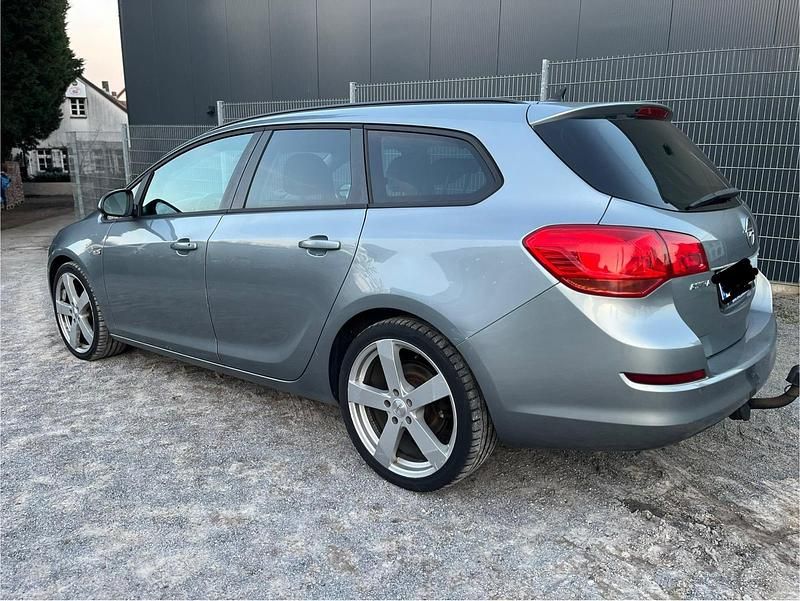 Gebraucht Opel Astra 110 PS (80 kW) 2011 Silber Kombi