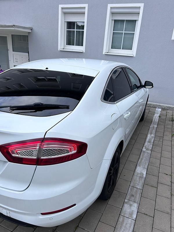 Gebraucht Ford Mondeo Titanium 163 PS (119 kW) 2014 Weiß Limousine