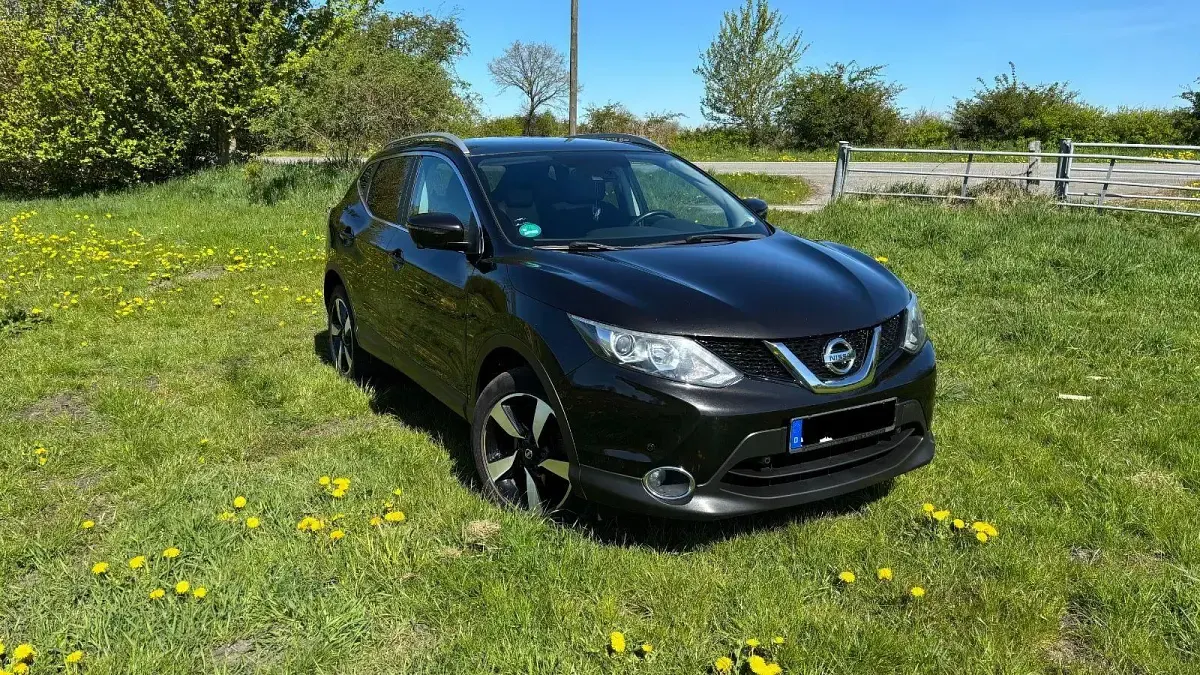 Gebraucht Nissan Qashqai N-Connecta 116 PS (85 kW) 2017 Schwarz SUV